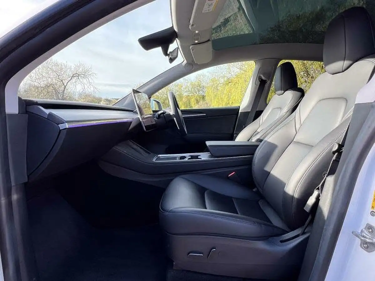 2022-tesla-model-y-e-long-range-big-2