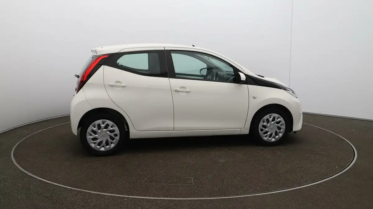 2019-toyota-aygo-10-vvt-i-x-play-tss-x-shift-big-8