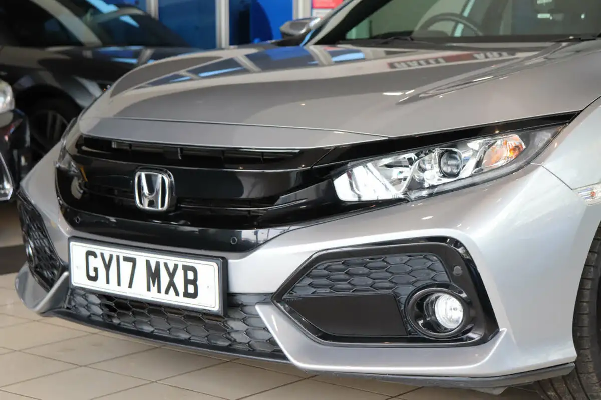2017-honda-civic-10-vtec-turbo-sr-cvt-big-61