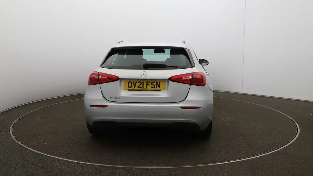 2021-mercedes-benz-a-class-13-a180-se-big-47
