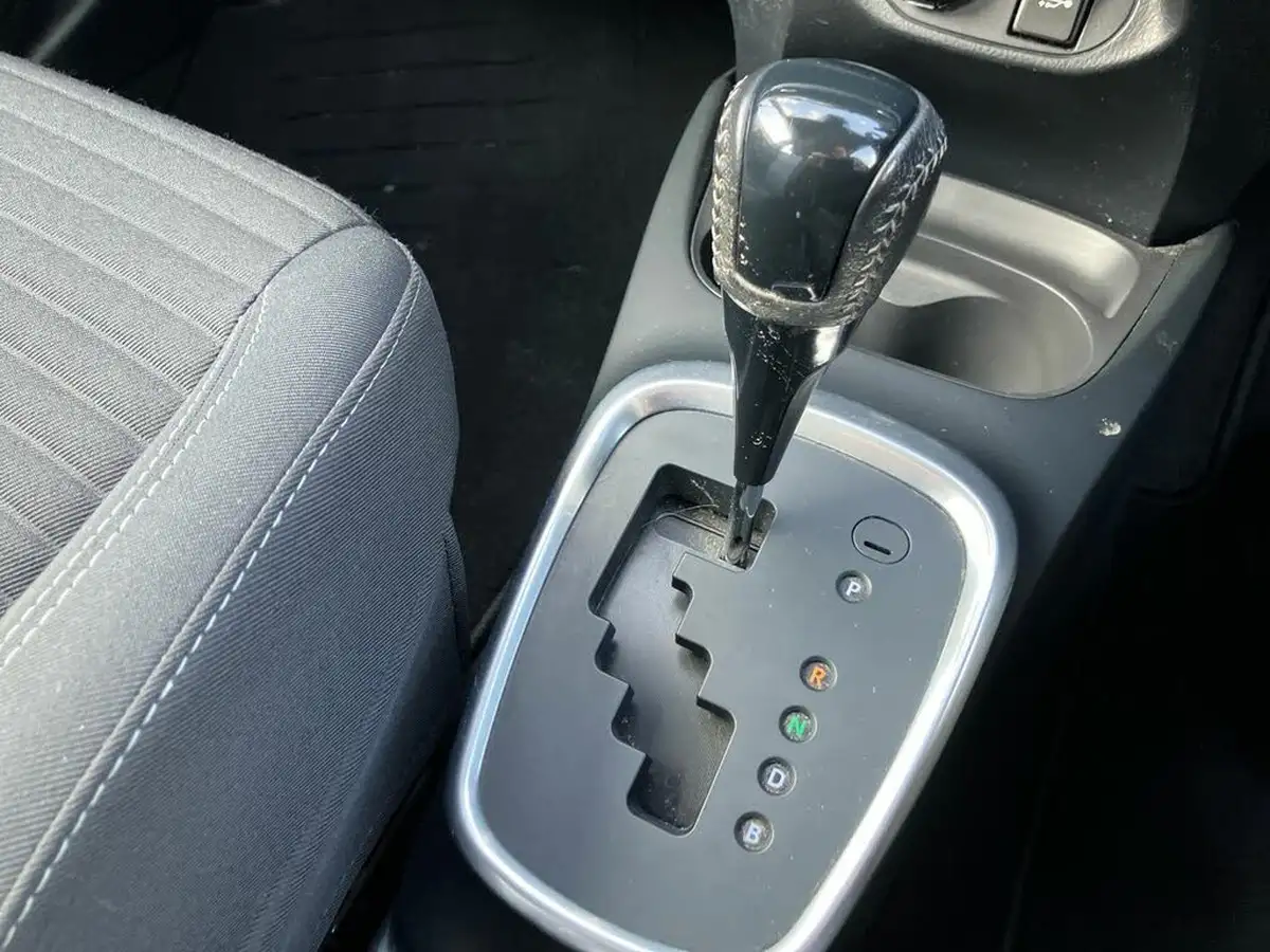2019-toyota-yaris-15-vvt-i-icon-tech-98bhp-hybrid-1497cc-e-cvt-big-19