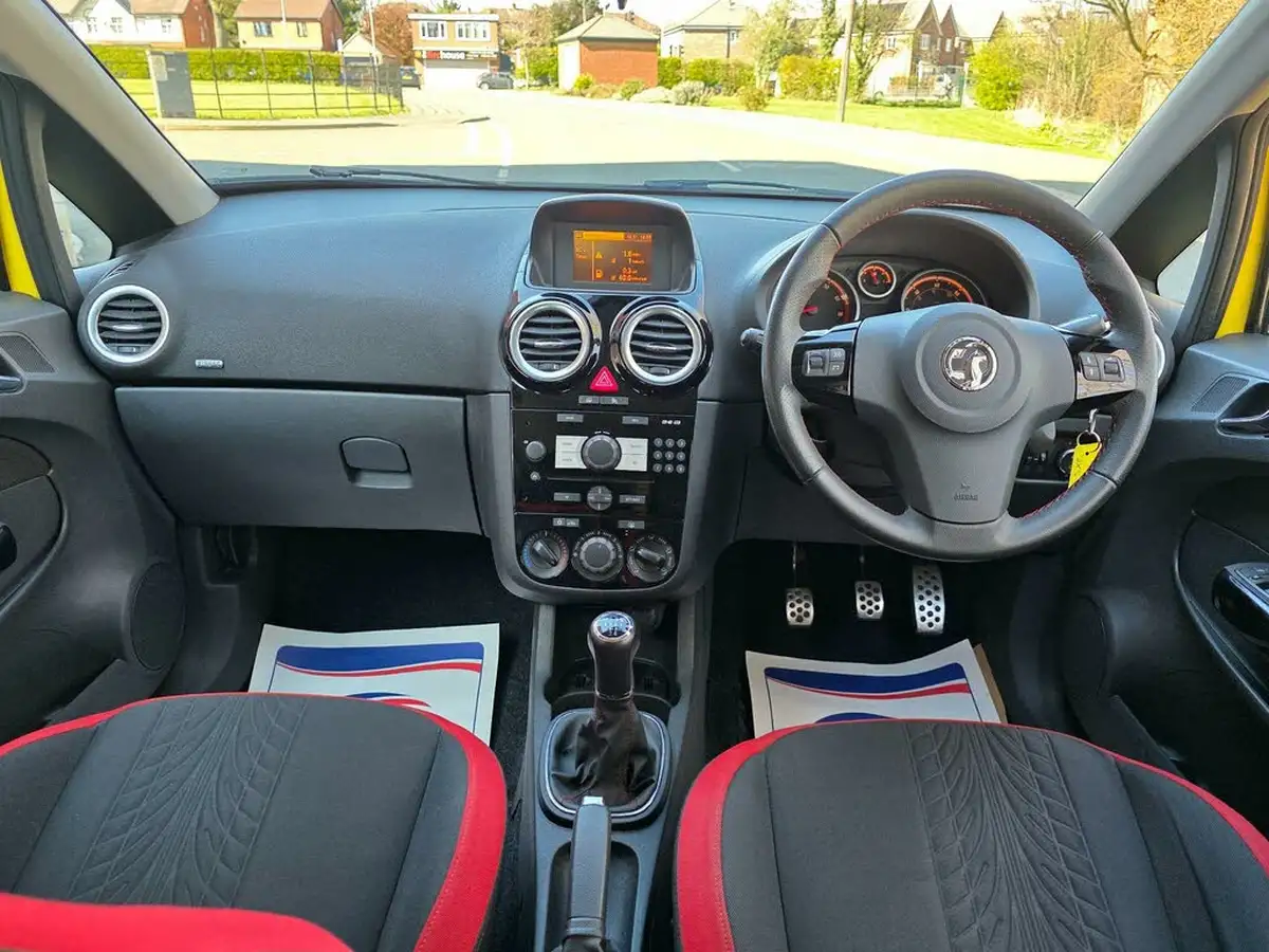 2014-vauxhall-corsa-14-sri-16v-100ps-ac-3d-1398cc-big-14