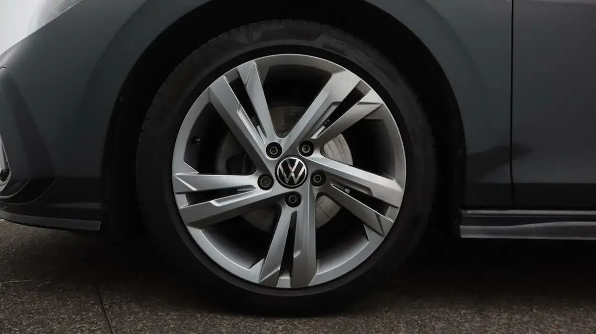2022-volkswagen-golf-15-tsi-r-line-150ps-hatchback-big-18