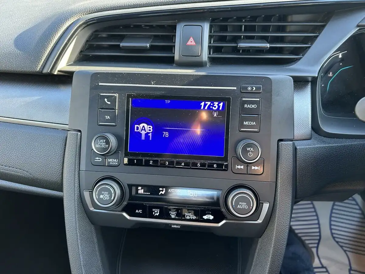 2019-honda-civic-16-i-dtec-se-hatchback-5d-big-21