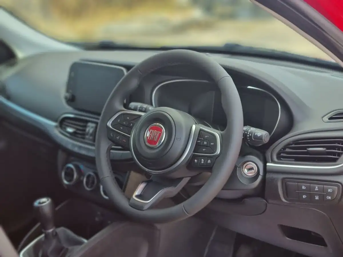 2023-fiat-tipo-10-red-big-16
