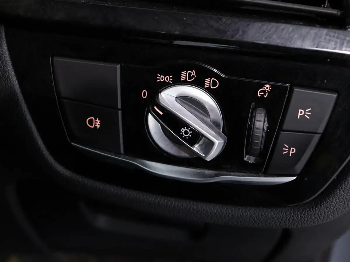 2019-bmw-5-series-20-530e-se-auto-big-28