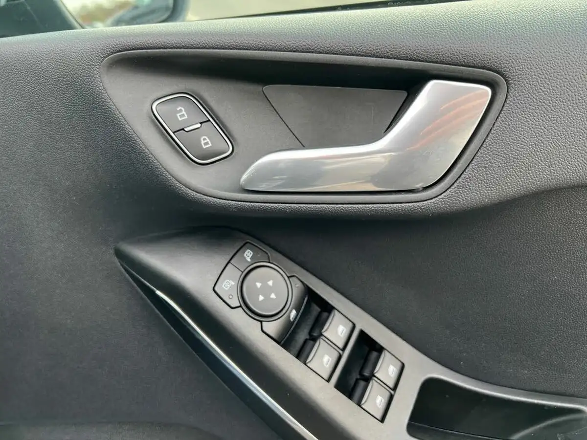 2023-ford-fiesta-big-24