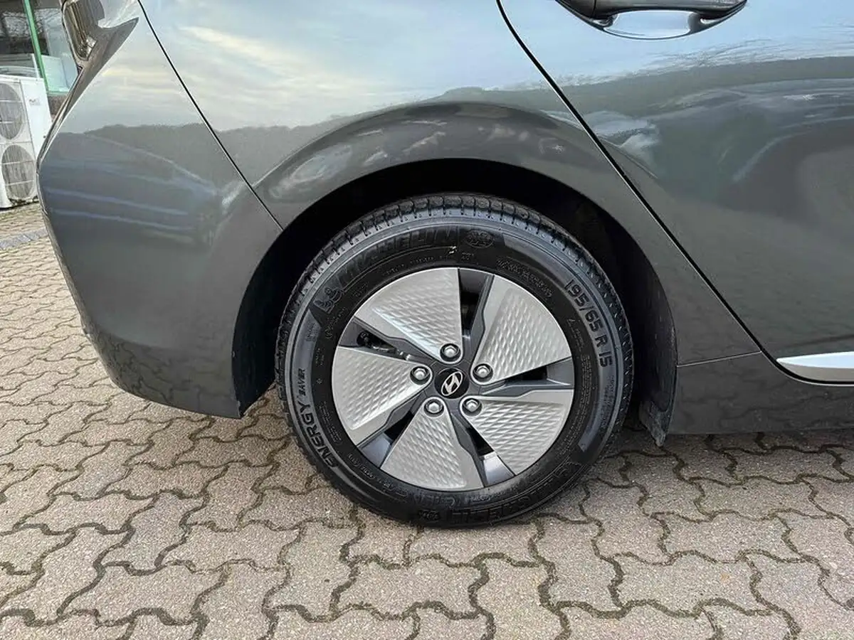 2021-hyundai-ioniq-16-gdi-premium-hybrid-big-33
