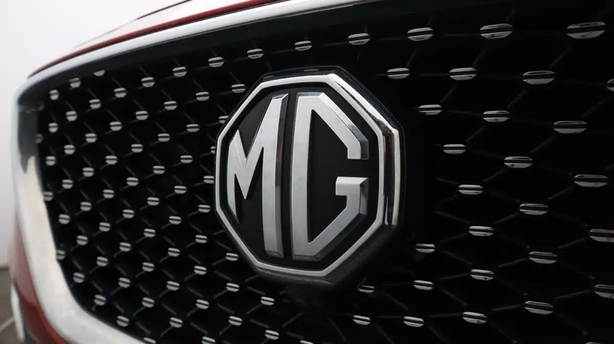 2022-mg-hs-15t-gdi-excite-162ps-big-20