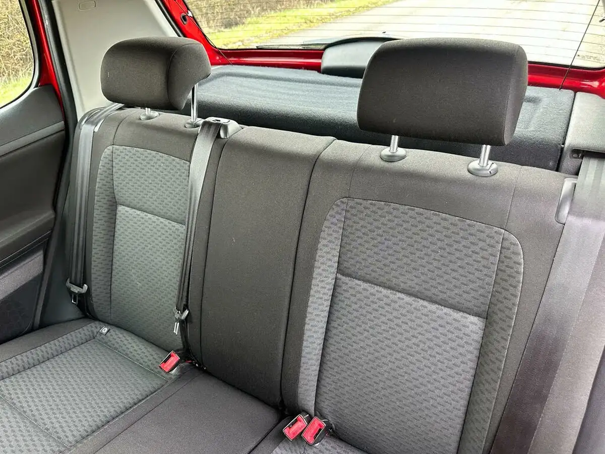 2012-skoda-fabia-14-se-mpi-85bhp-hatchback-big-15