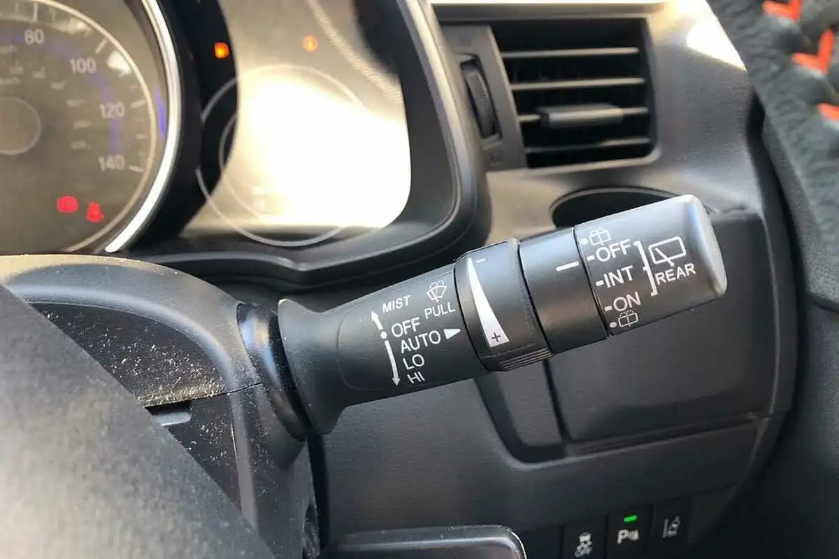 2018-honda-jazz-15-i-vtec-sport-navi-big-32