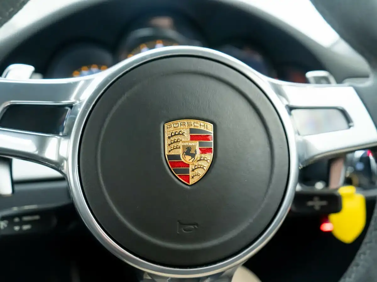 2014-porsche-911-38-gt3-big-49
