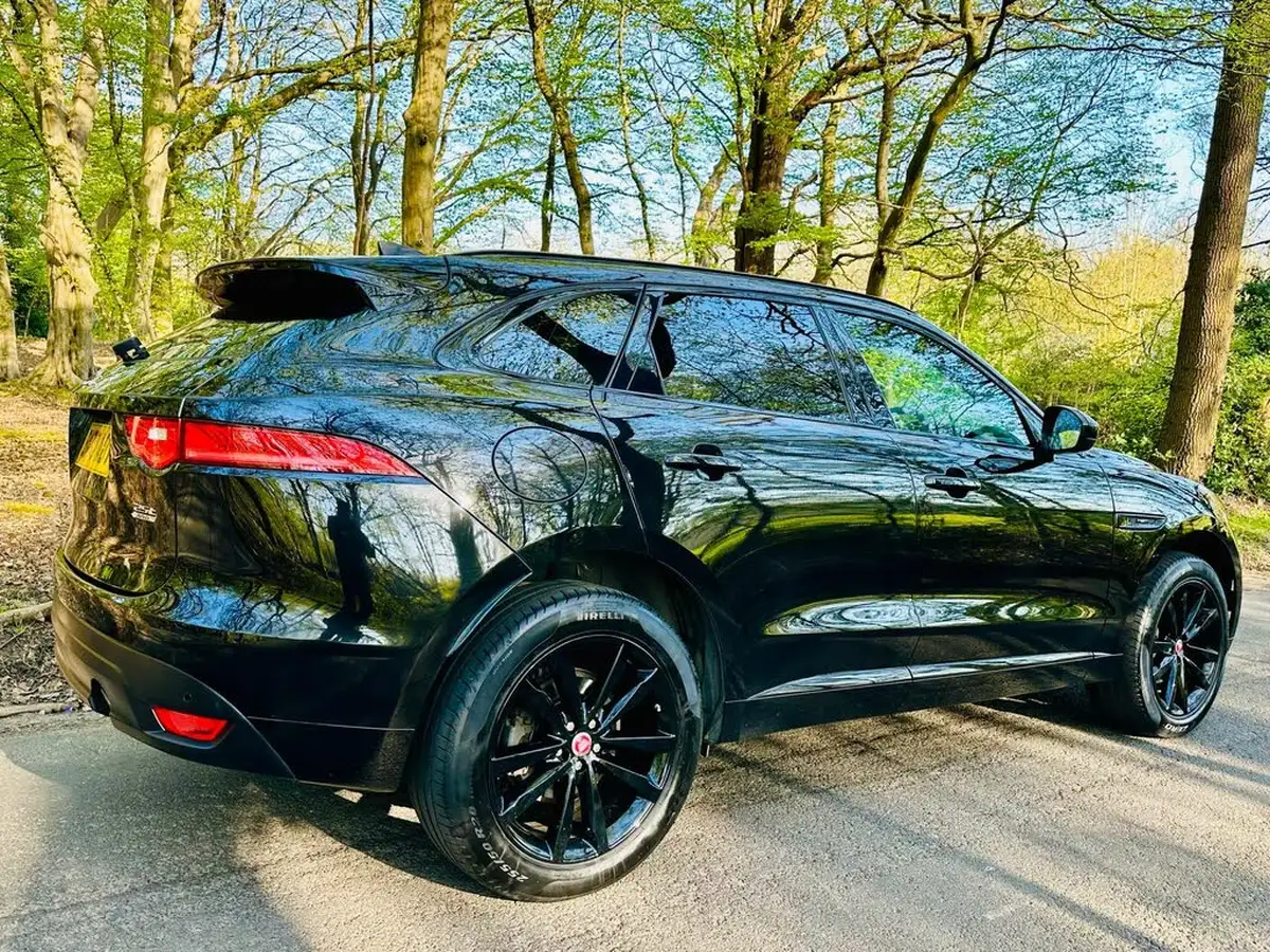 2021-jaguar-f-pace-20i-chequered-flag-big-43