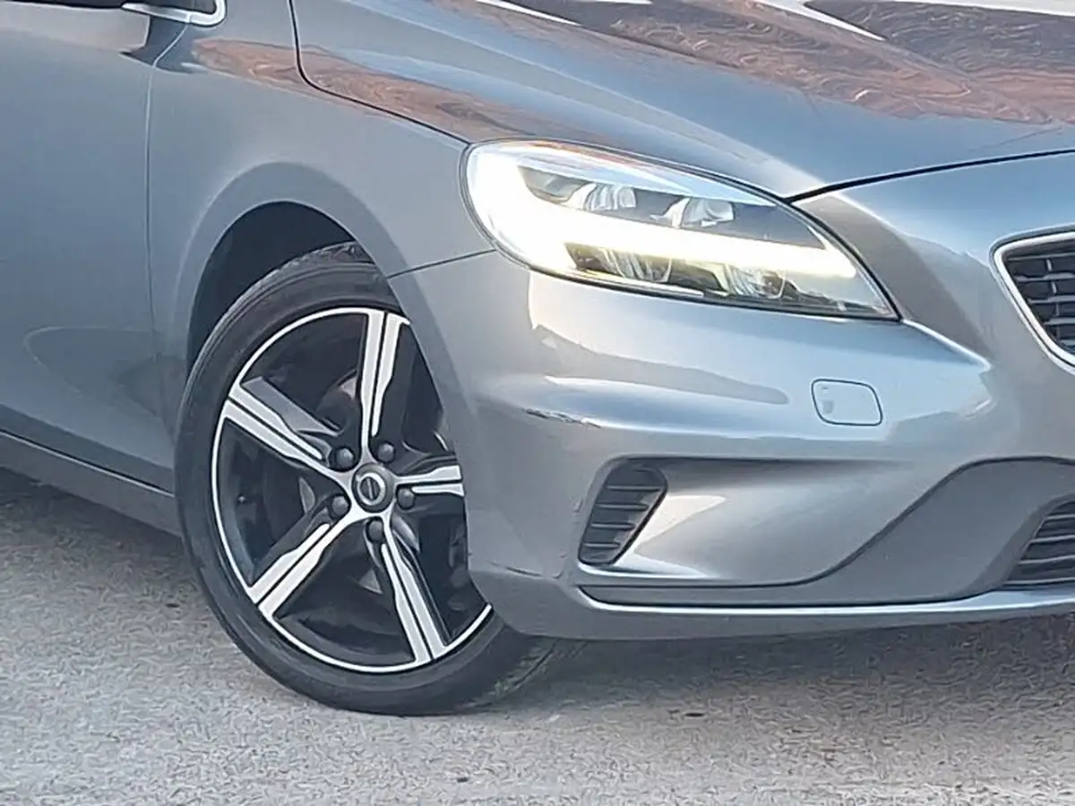 2018-volvo-v40-20-t2-r-design-big-8