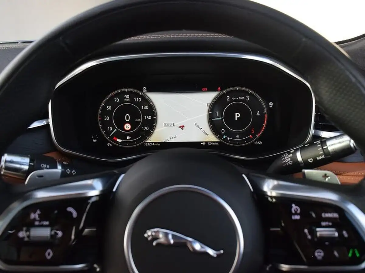 2022-jaguar-f-pace-20-d200-r-dynamic-hse-big-10