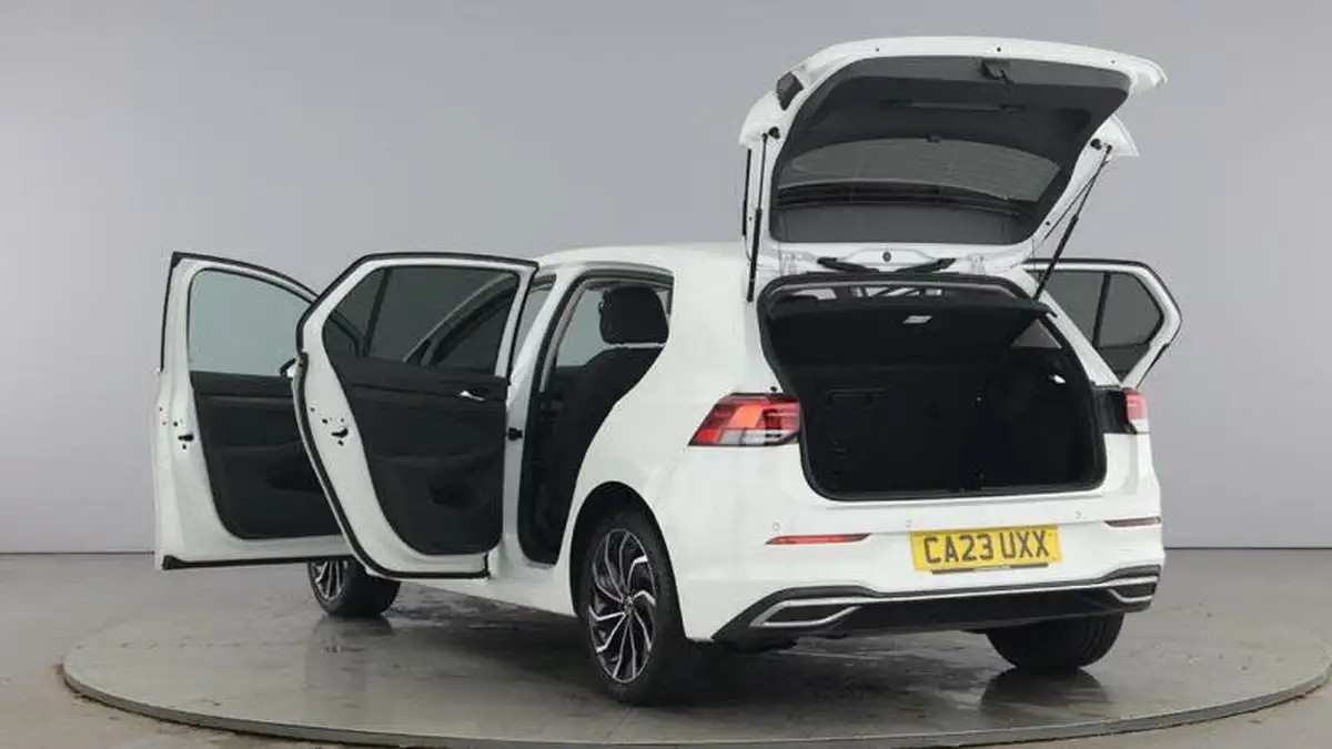 2023-volkswagen-golf-15-tsi-style-edition-150ps-big-10