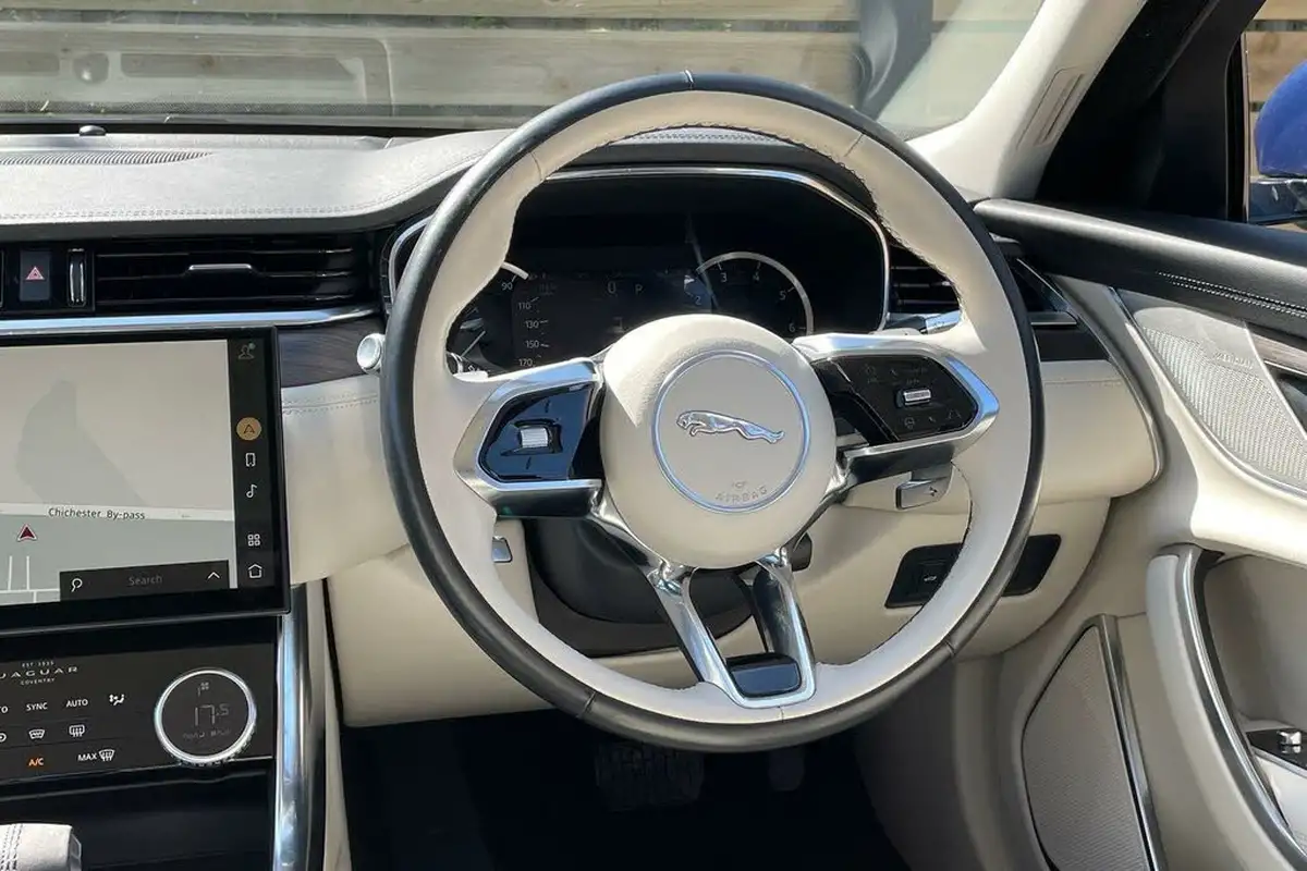 2021-jaguar-xf-20-p250-s-big-33
