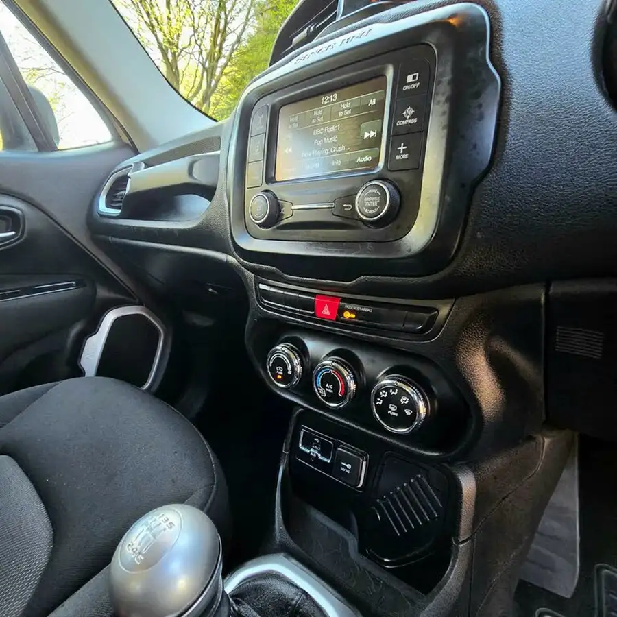 2015-jeep-renegade-16td-sport-big-25