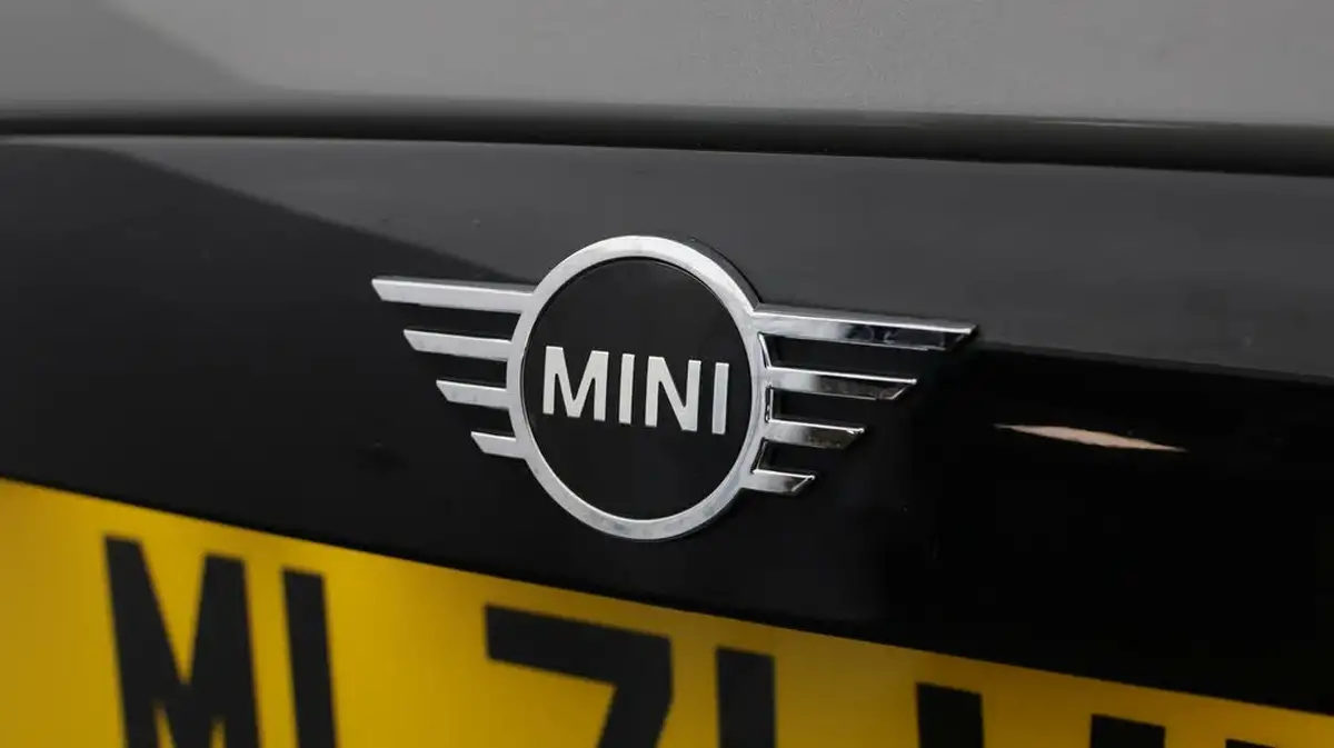 2021-mini-cooper-15-cooper-classic-hatchback-3d-big-19
