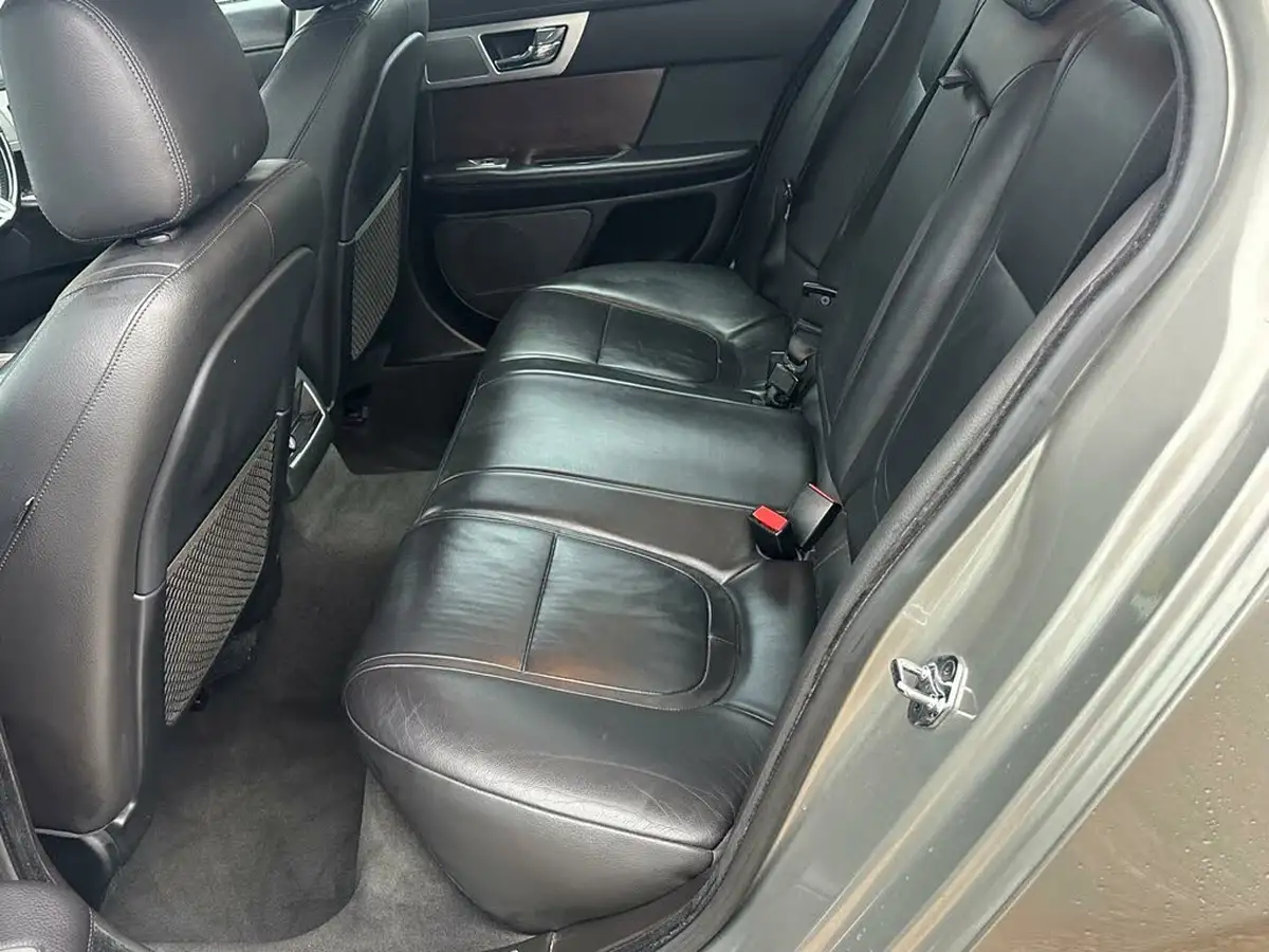 2011-jaguar-xf-22td-luxury-big-15