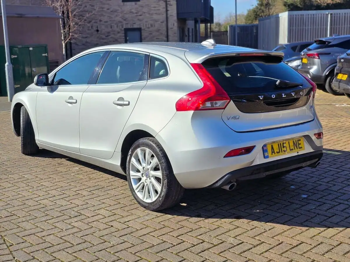 2015-volvo-v40-20td-d4-se-lux-geartronic-big-3