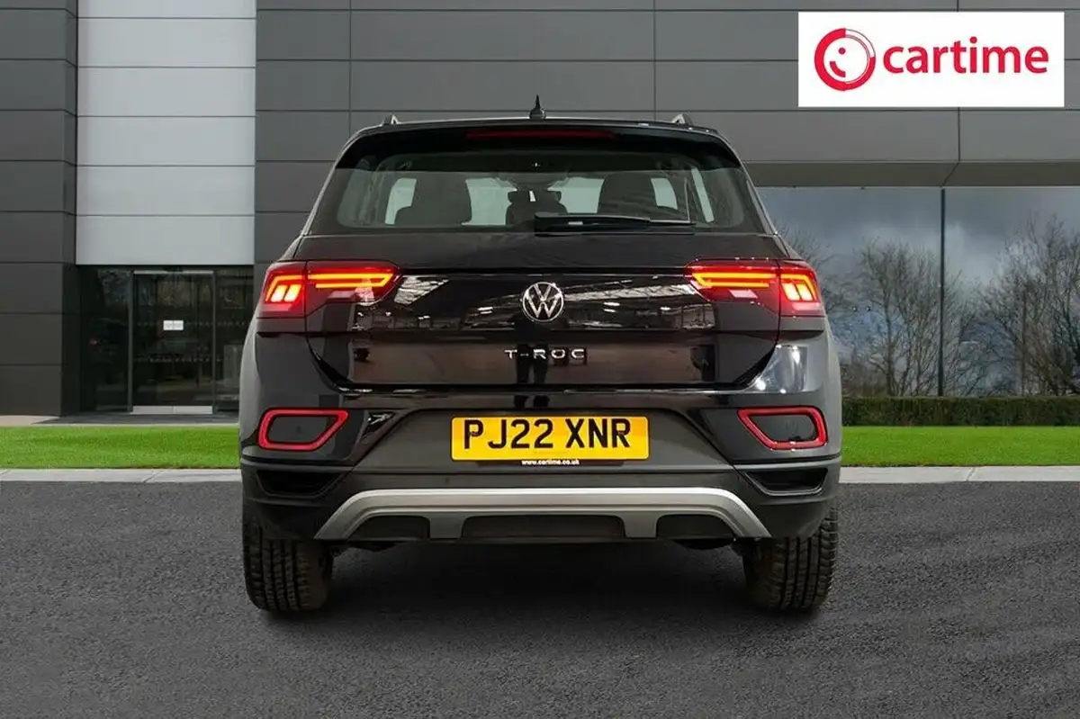 2022-volkswagen-t-roc-10-tsi-life-big-4