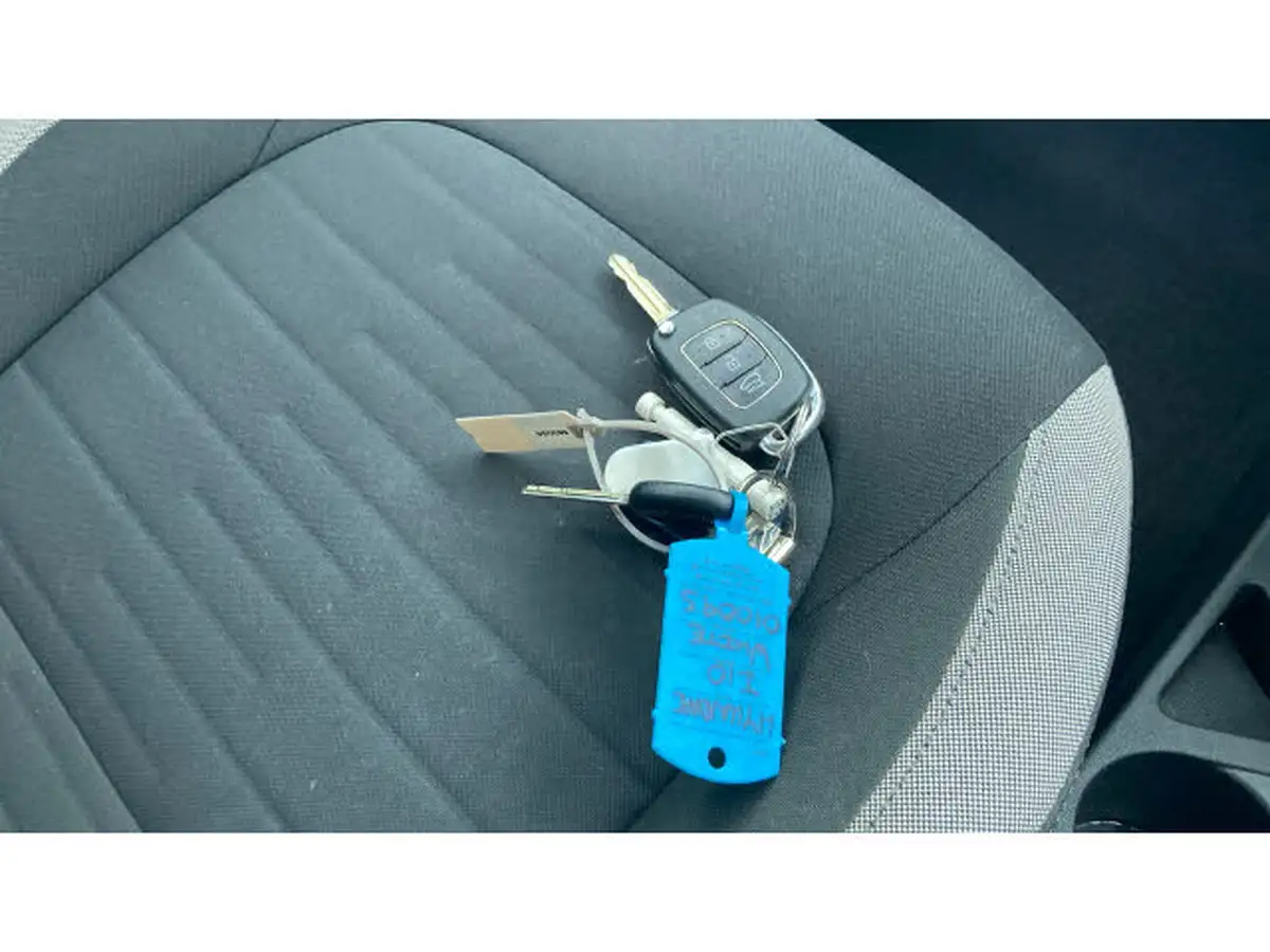 2021-hyundai-i10-12-se-connect-big-19