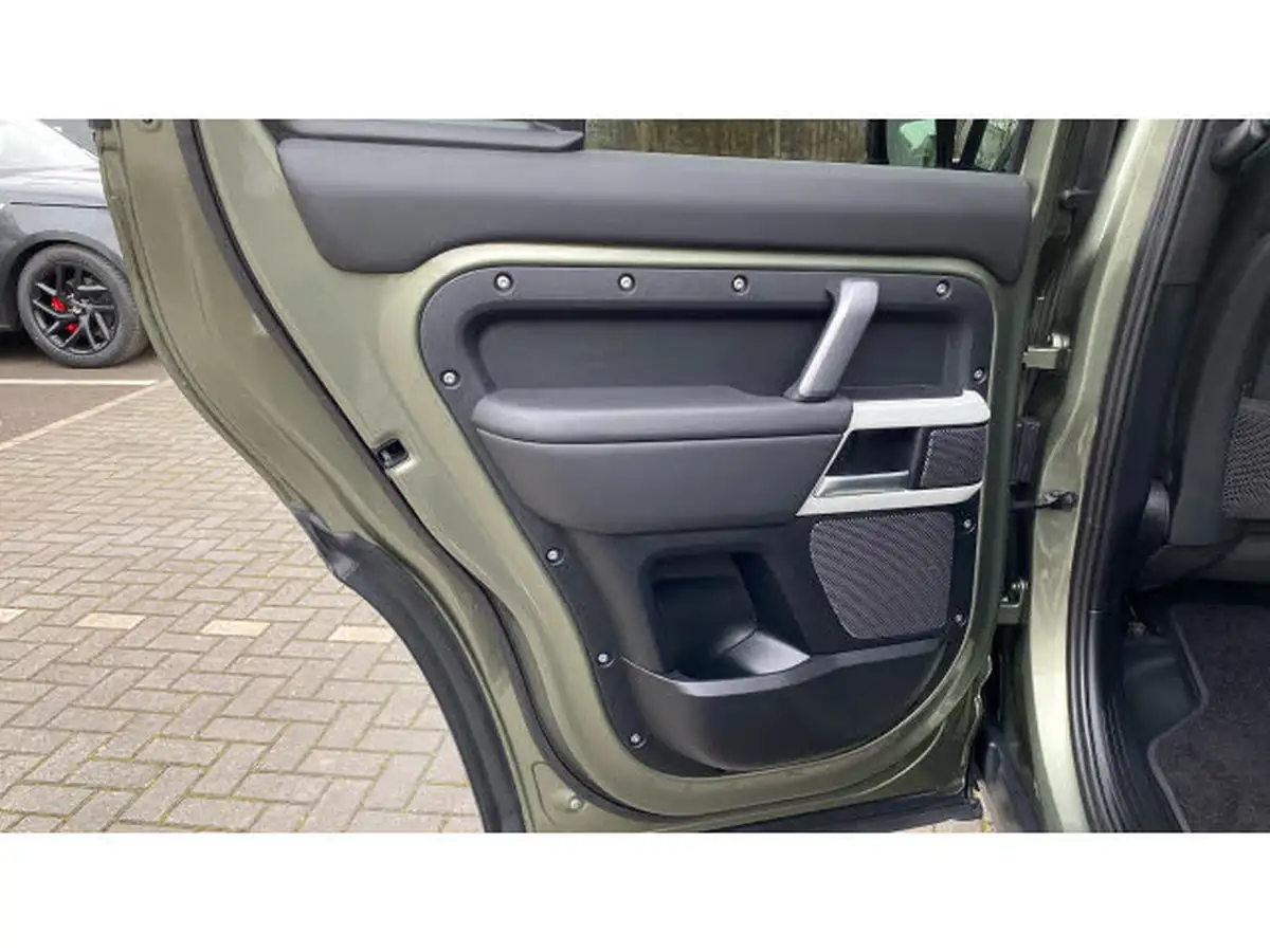 2023-land-rover-110-defender-20-p400e-x-dynamic-hse-big-45