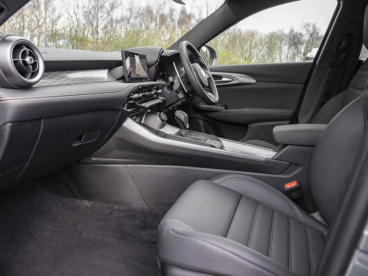 2025-alfa-romeo-tonale-15-veloce-big-4