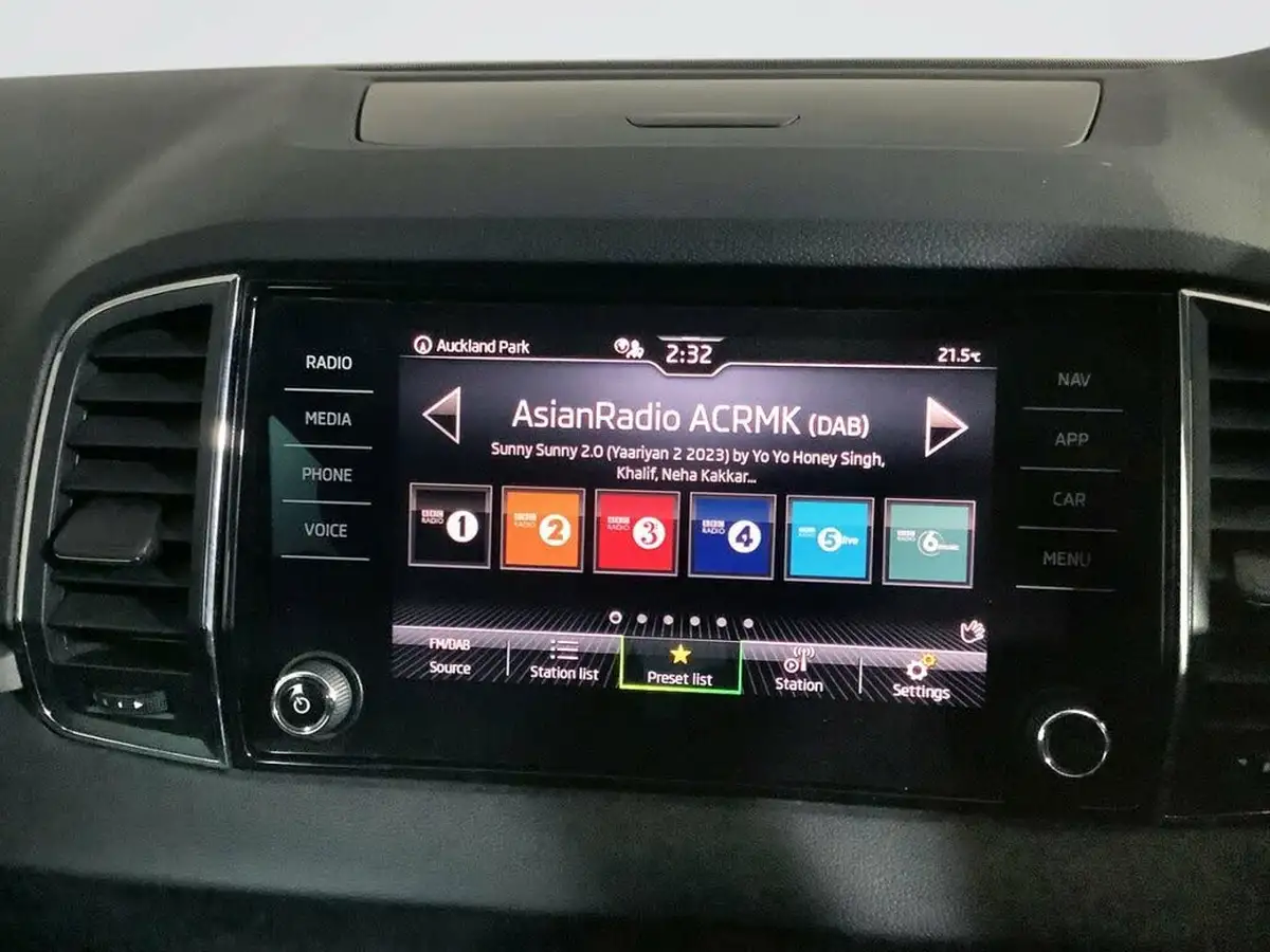 2020-skoda-karoq-20tdi-se-technology-150ps-big-25