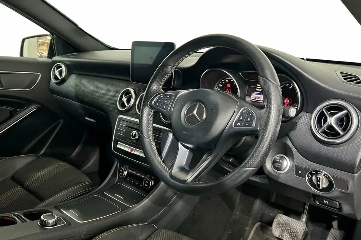 2018-mercedes-benz-a-class-15d-a180d-sport-edition-7g-dct-big-4
