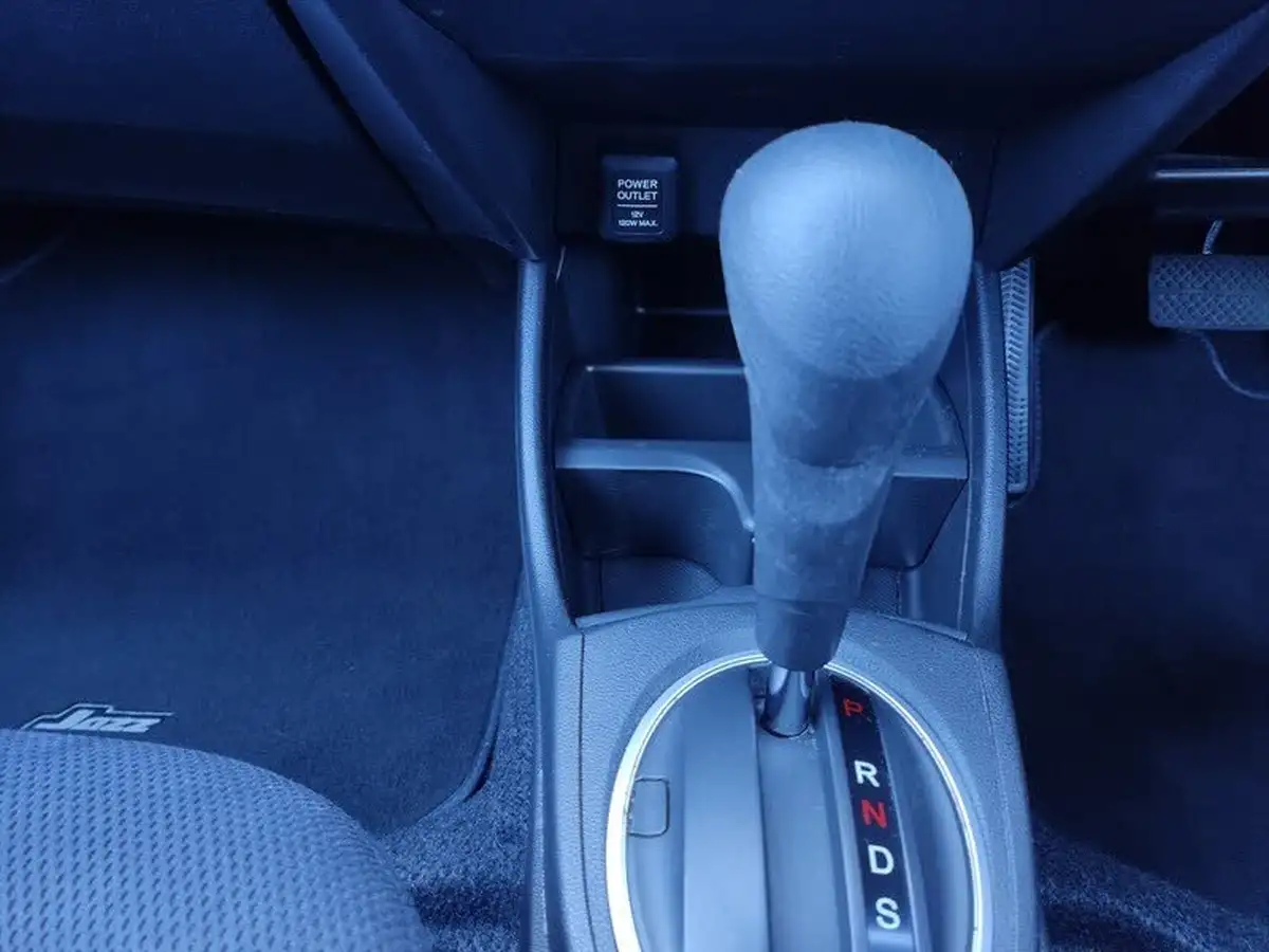 2012-honda-jazz-13-he-big-14
