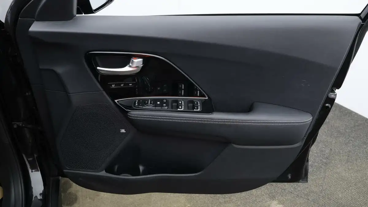 2021-kia-e-niro-ev-4-big-14