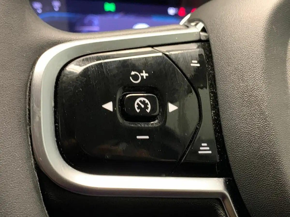2023-volvo-xc60-20-b5-plus-big-19