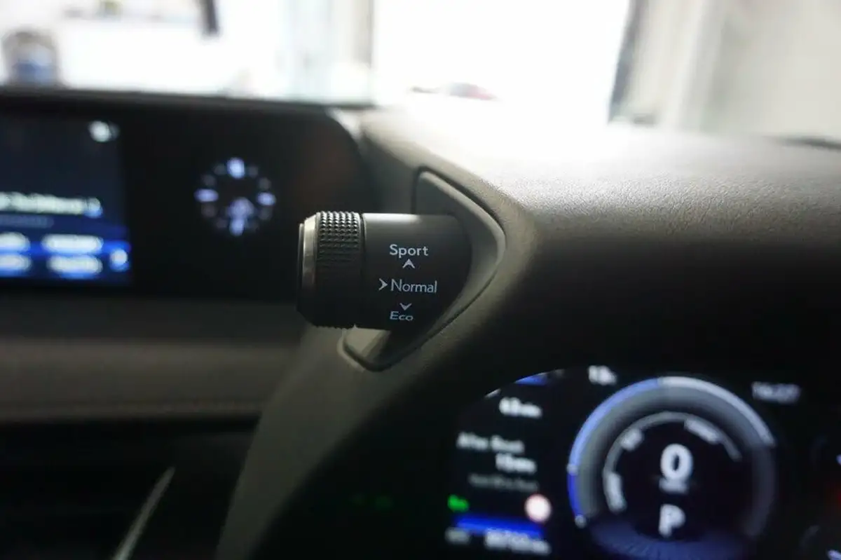 2019-lexus-ux-250h-20-ux-big-37