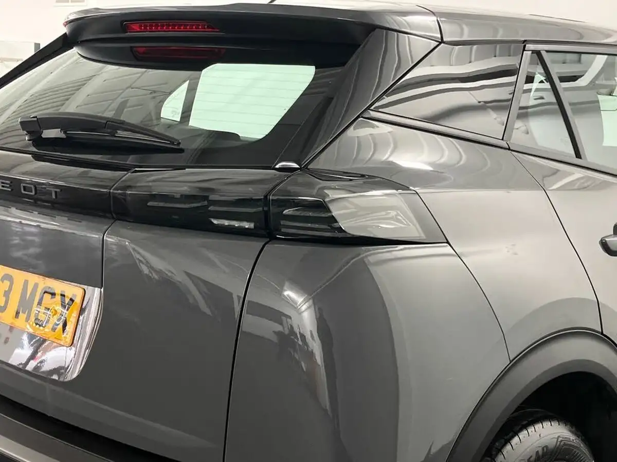 2023-peugeot-2008-suv-12-puretech-active-big-39