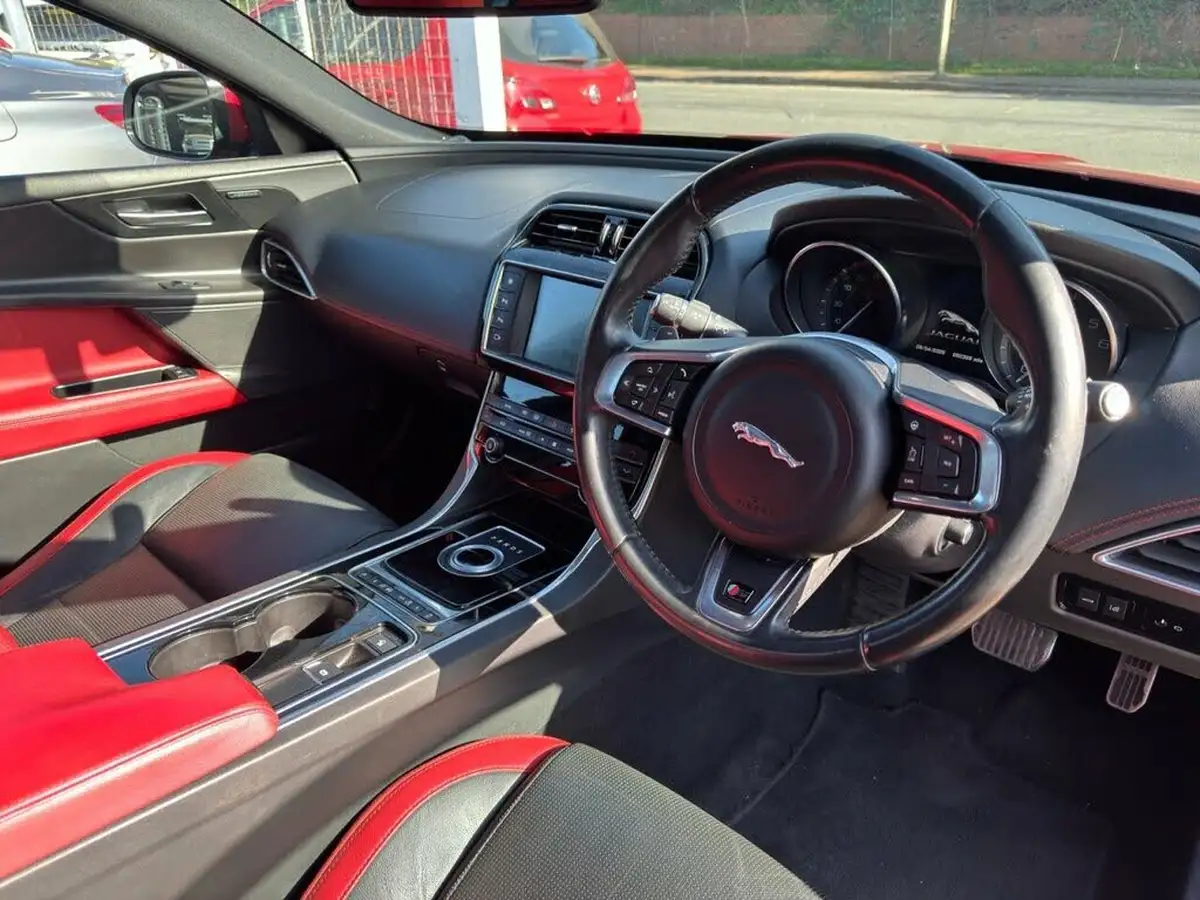 2015-jaguar-xe-30-s-big-4