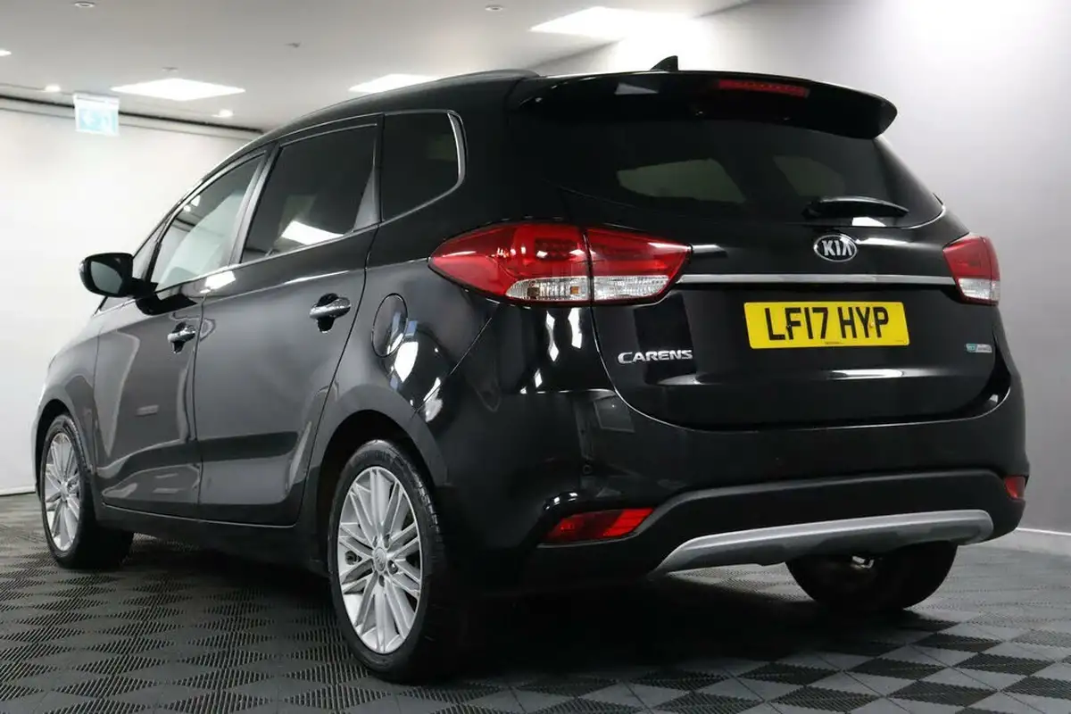 2017-kia-carens-17crdi-4-big-17