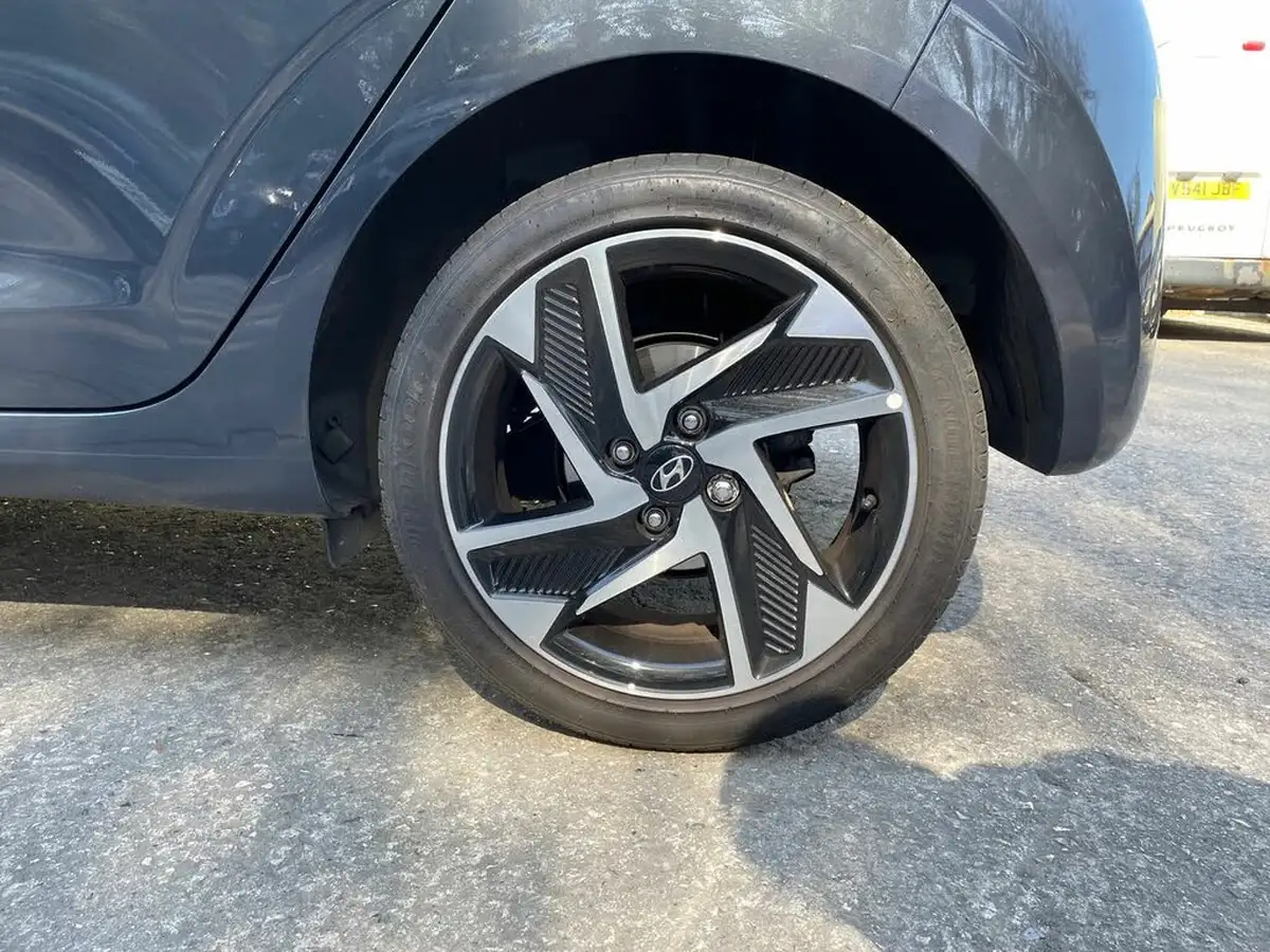 2023-hyundai-i10-10-premium-big-8