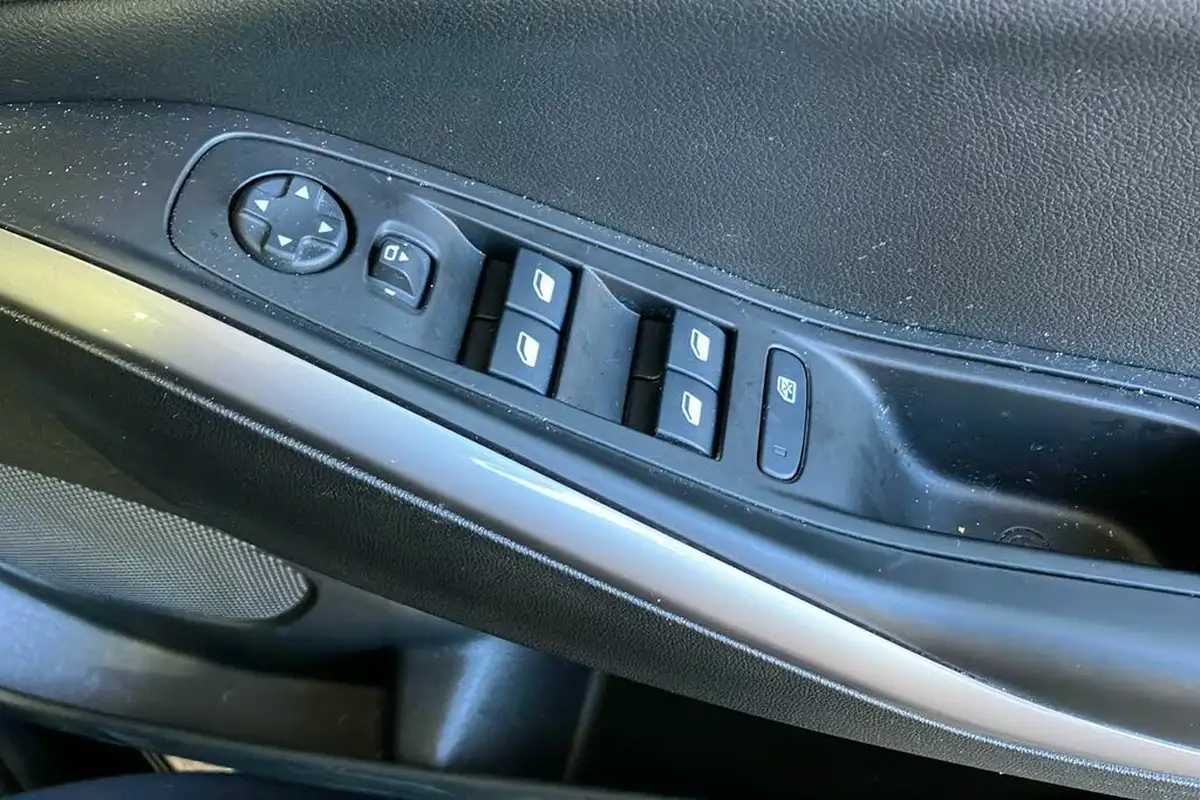 2024-vauxhall-grandland-12-ultimate-136ps-hybrid-e-dct6-auto-big-14