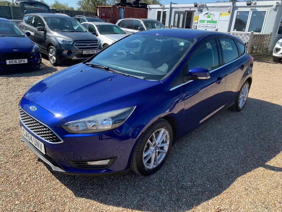 2015-ford-focus-16tdci-zetec-hatchback-big-2