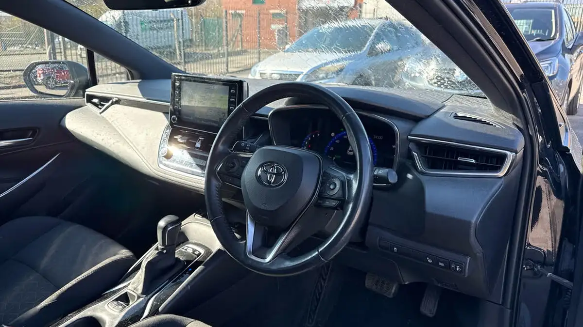 2020-toyota-corolla-18-vvt-i-design-trk-touring-sports-5d-big-8
