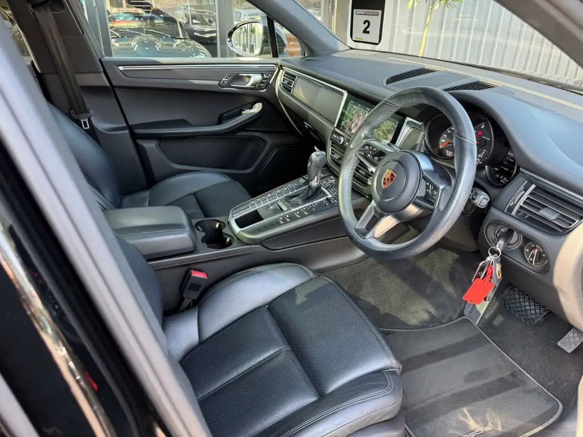2018-porsche-macan-big-23