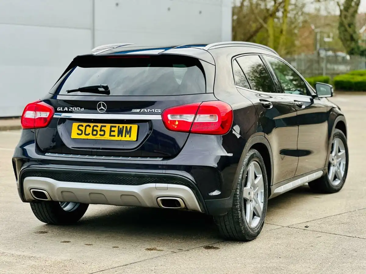 2015-mercedes-benz-gla-class-21d-gla-200d-amg-line-ss-big-48