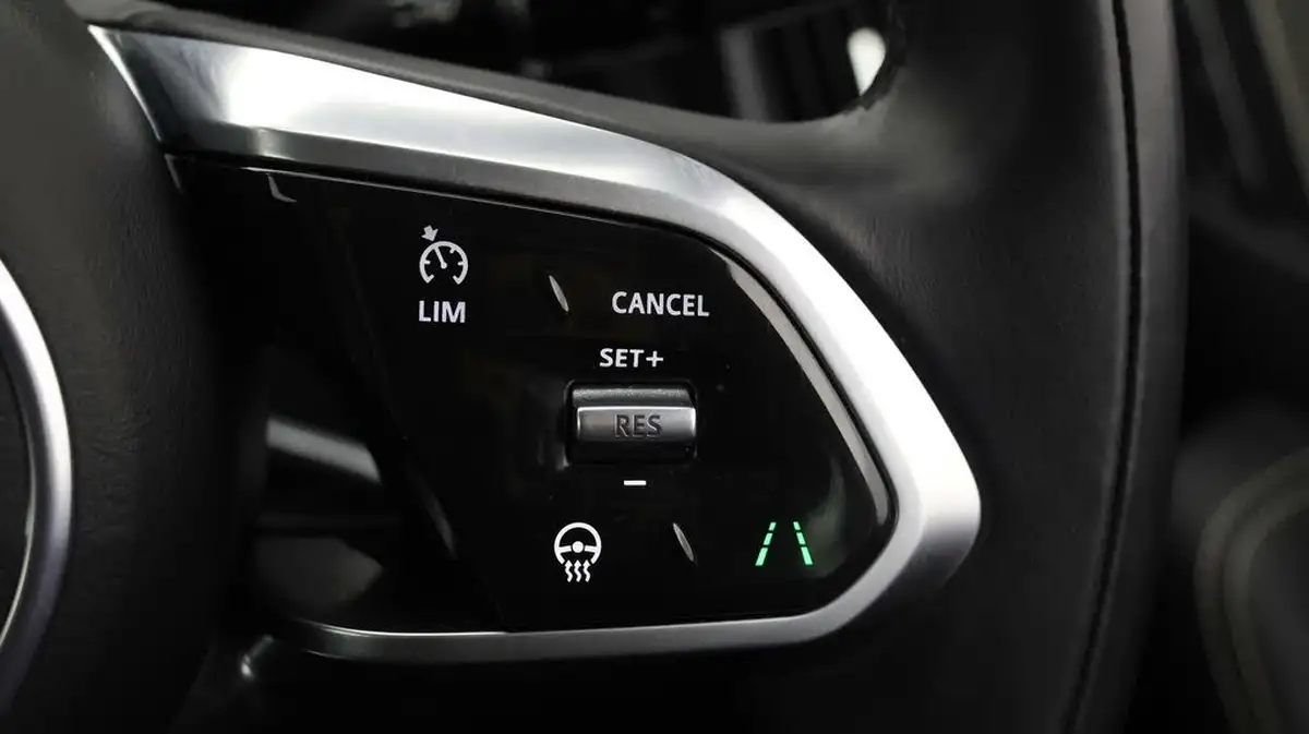 2021-jaguar-i-pace-ev400-se-big-23