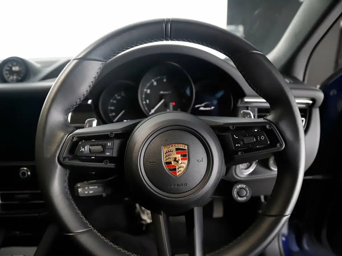 2023-porsche-macan-20-big-11