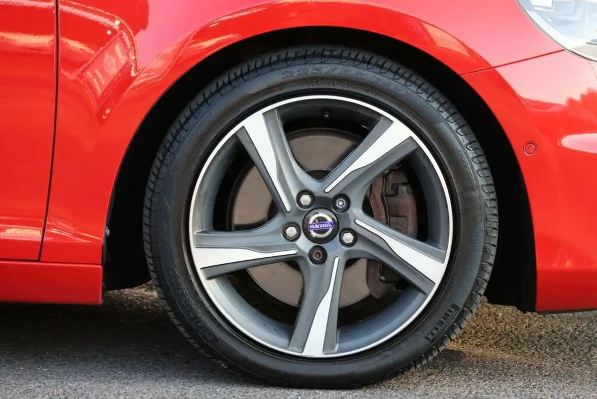 2014-volvo-v40-20td-d4-r-design-lux-177bhp-1984cc-geartronic-big-28