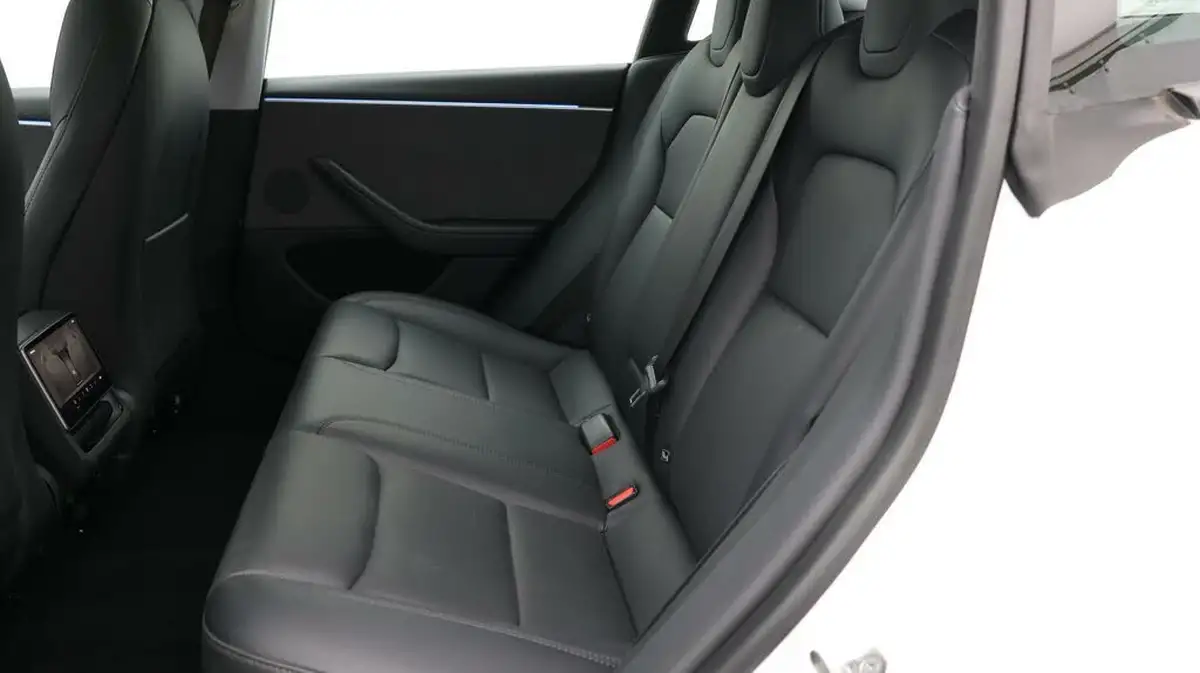 2024-tesla-model-3-e-rwd-big-16