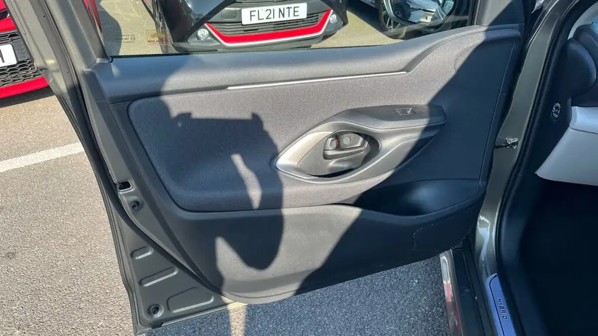 2022-toyota-yaris-cross-15-vvt-i-excel-city-packpan-roof-big-33