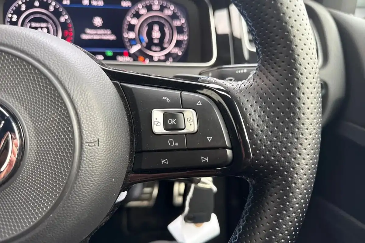 2018-volkswagen-golf-20-tsi-r-hatchback-3d-dsg-big-47